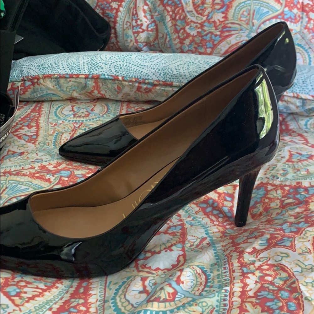 CALVIN KLEIN HEELS! perfect condition, no creases